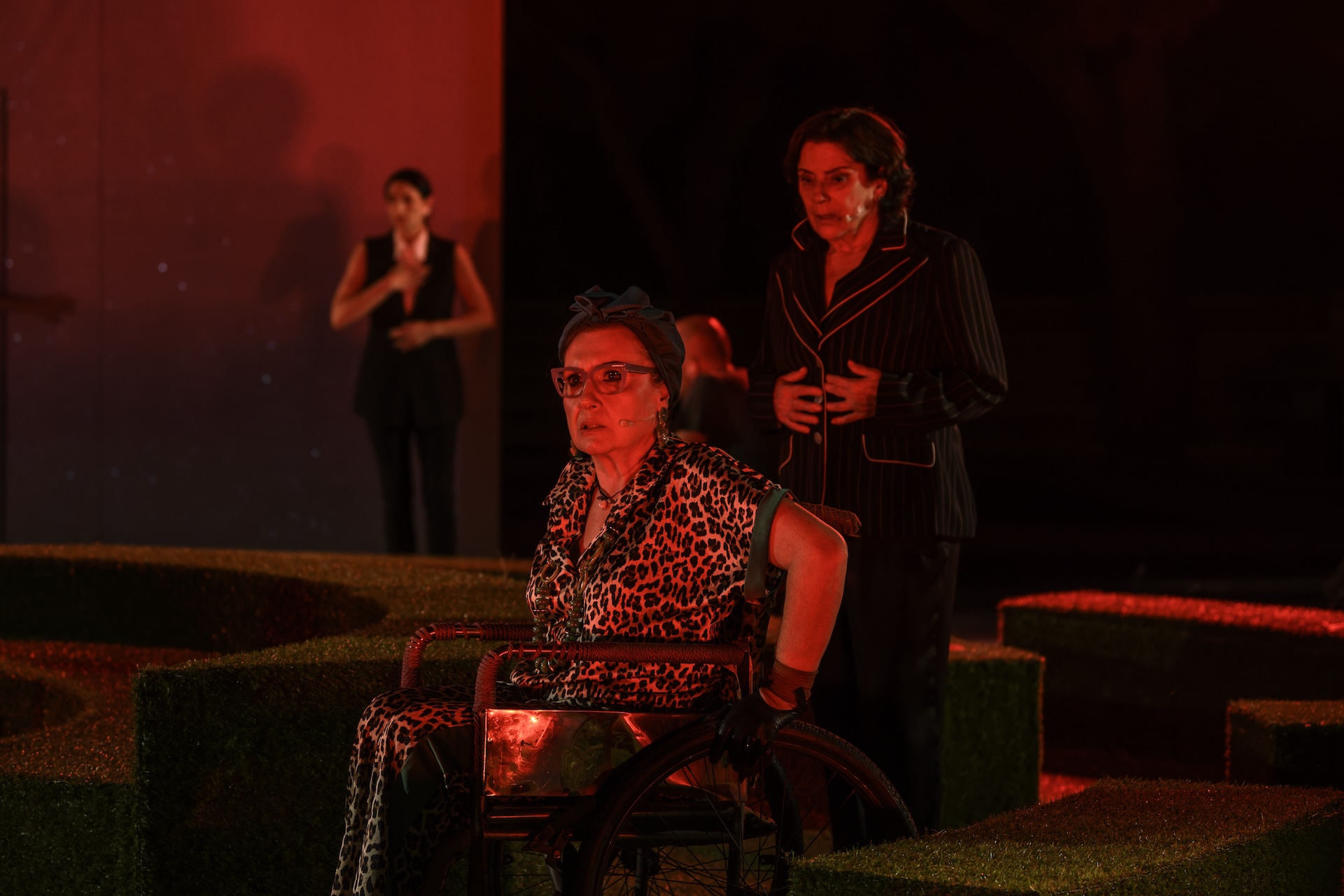 Ρομπέρ Τομά- ΟΚΤΩ ΓΥΝΑΙΚΕΣ 