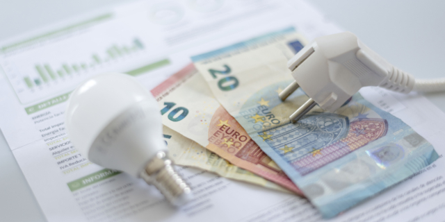 Ρεύμα: Οι τιμές σε κάθε εταιρία για τον Ιούλιο