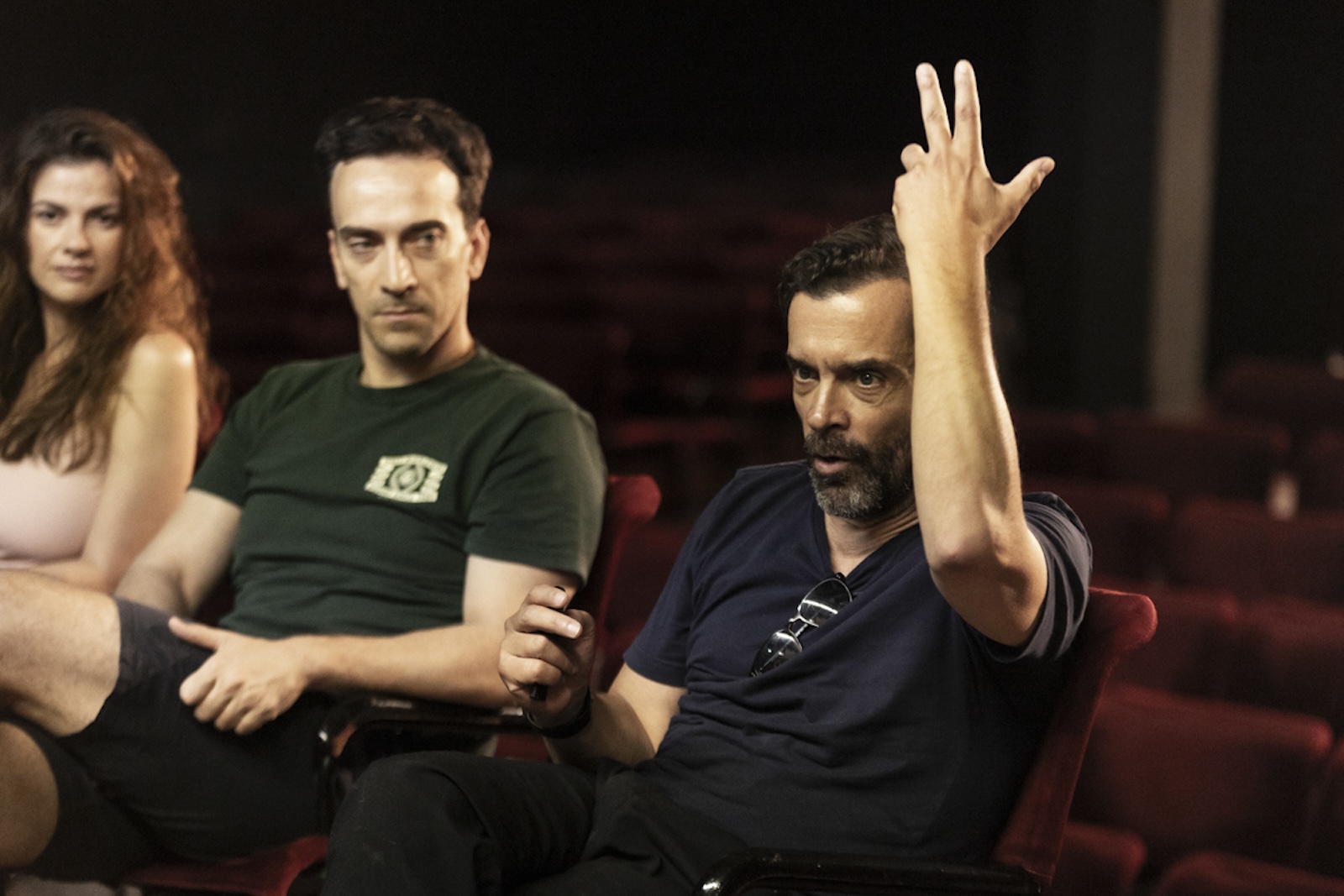 ΣΤΟ ΔΙΠΛΑΝΟ ΔΩΜΑΤΙΟ ή ΤΟ ΕΡΓΟ ΤΟΥ ΔΟΝΗΤΗ