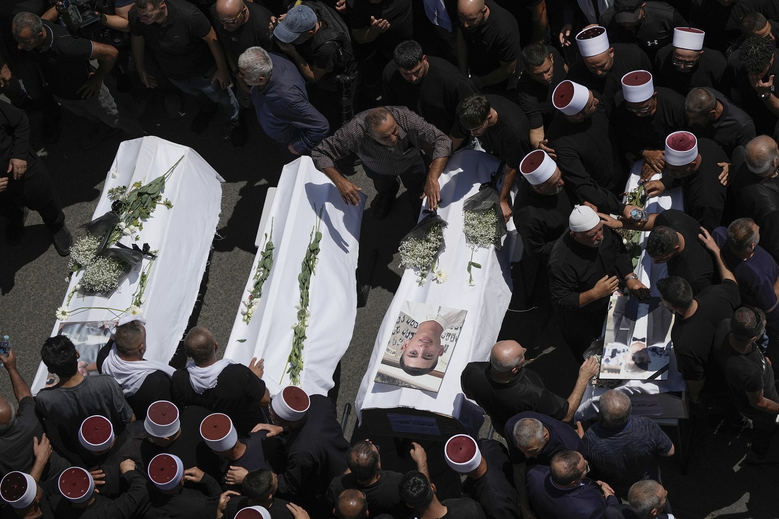 Μέλη της κοινότητας των Δρούζων θρηνούν τα νεκρά παιδιά