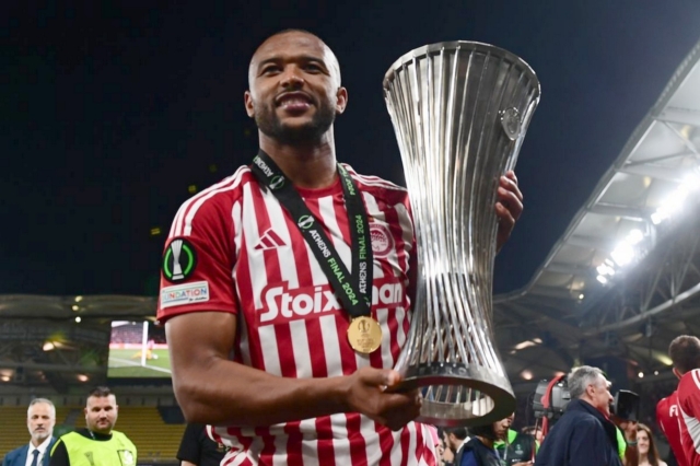 Ολυμπιακός: Στο πρωτοσέλιδο του World Soccer η κατάκτηση του Conference League από τους “ερυθρόλευκους”