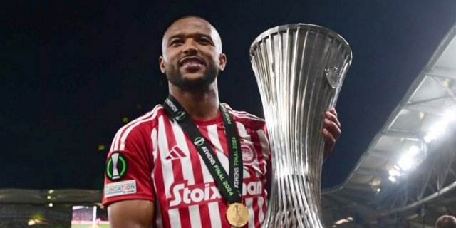 Ολυμπιακός: Στο πρωτοσέλιδο του World Soccer η κατάκτηση του Conference League από τους “ερυθρόλευκους”