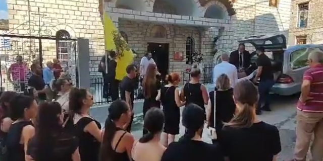 Γυναικοκτονία στην Αμφιλοχία: Θρήνος στην κηδεία της 36χρονης Αρετής