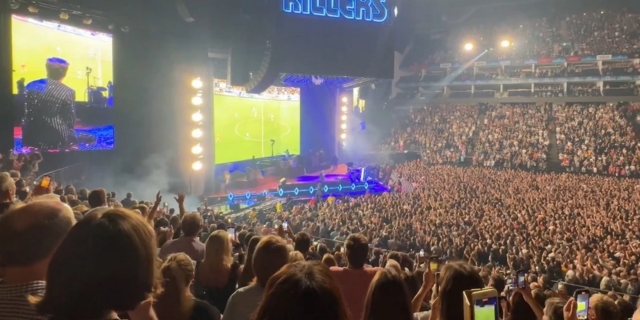 The Killers: Σταμάτησαν τη συναυλία τους στο Λονδίνο για το φινάλε του ημιτελικού του Euro