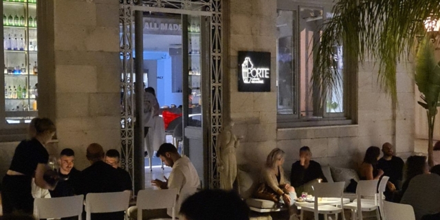 Μια υπέροχη γειτονιά στη Σύρο