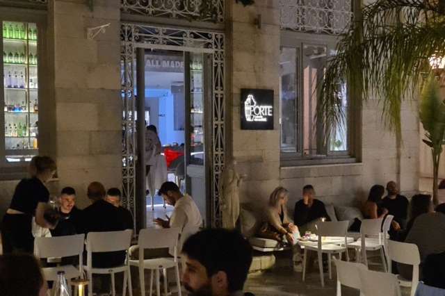 Μια υπέροχη γειτονιά στη Σύρο