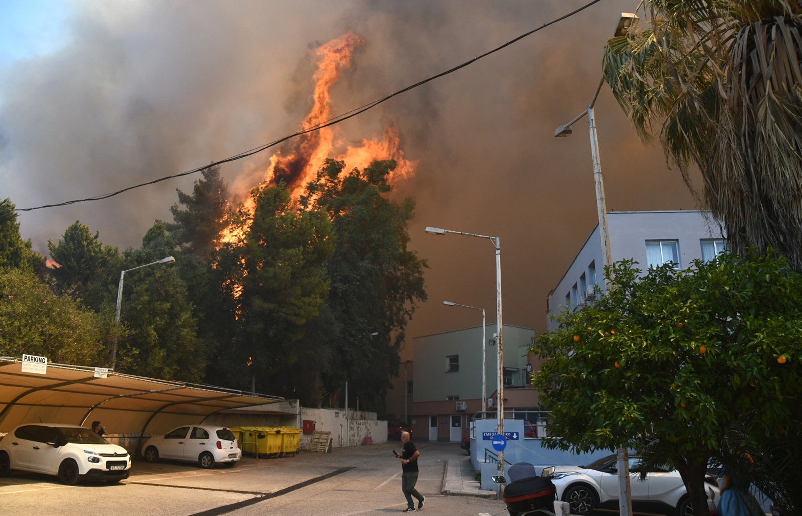 Φωτιά στο Καραμανδάνειο Νοσοκομείο στην Πάτρα