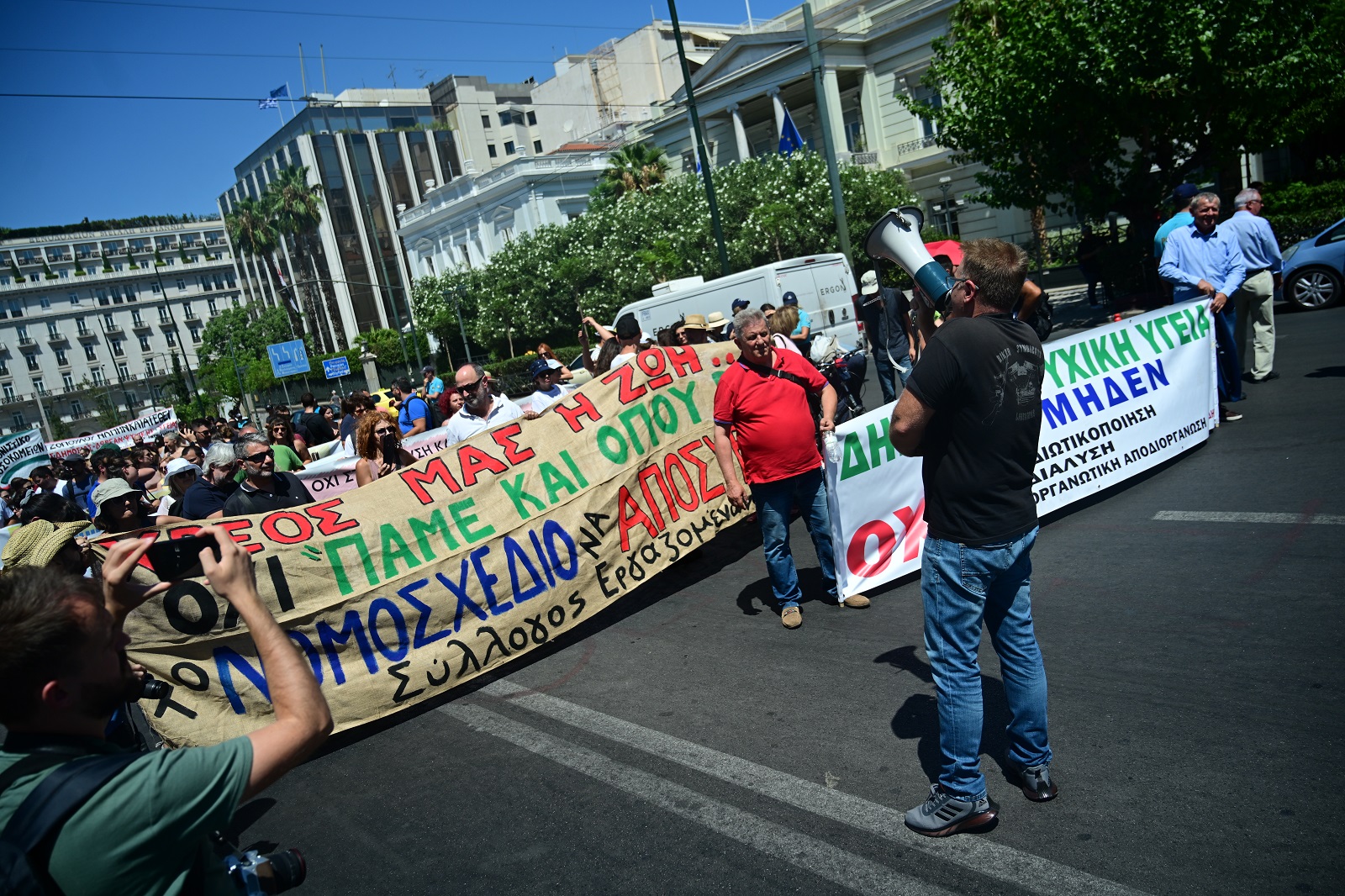 Συγκέντρωση φορέων, ομοσπονδιών, ενώσεων και σωματείων ενάντια στο νομοσχέδιο που συζητείται στην Βουλή για την μεταρρύθμιση στην ψυχική υγεία, στο Σύνταγμα