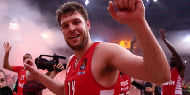 Οι Τορόντο Ράπτορς αποδέσμευσαν τον Σάσα Βεζένκοβ, αντίστροφη μέτρηση για τη μεγάλη επιστροφή στον Ολυμπιακό