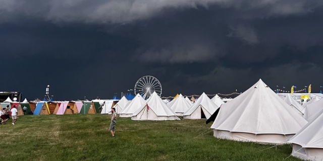 Σλοβακία: Τουλάχιστον 15 τραυματίες από καταιγίδα κατά τη διάρκεια υπαίθριου μουσικού φεστιβάλ