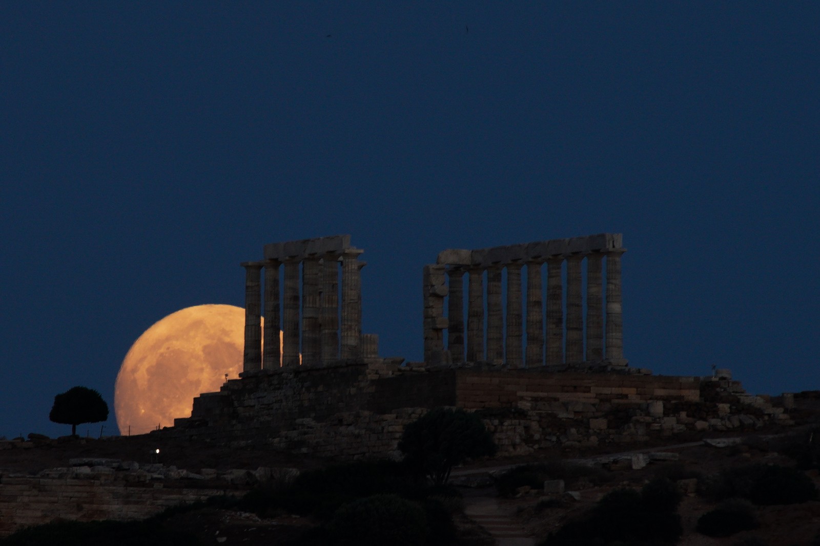 Η πανσέληνος από το Καπέ στο Σούνιο