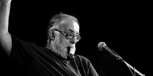 Ο Θάνος Μικρούτσικος