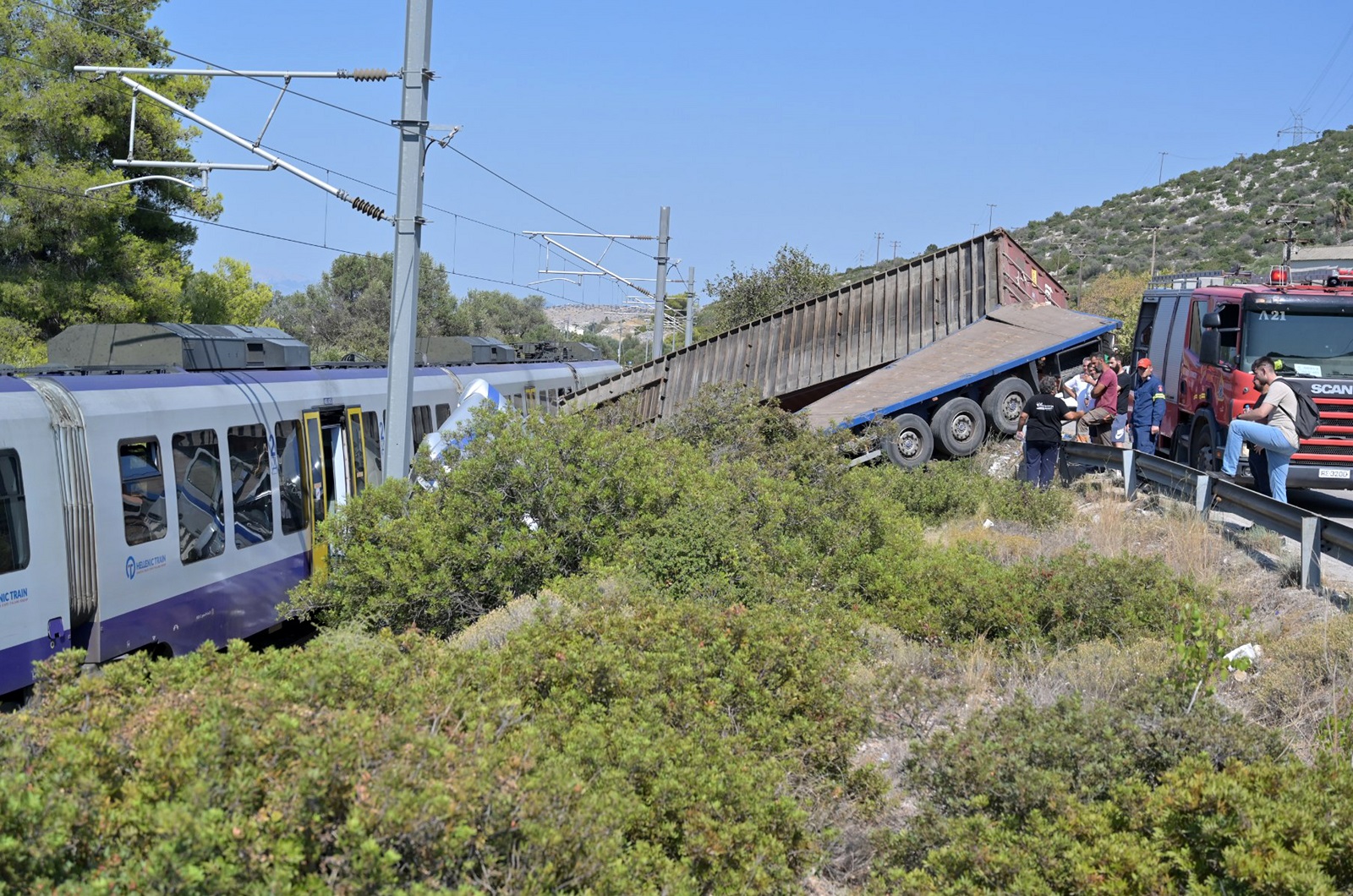 Σύγκρουση φορτηγού με τρένο κοντά στην Αυλίδα