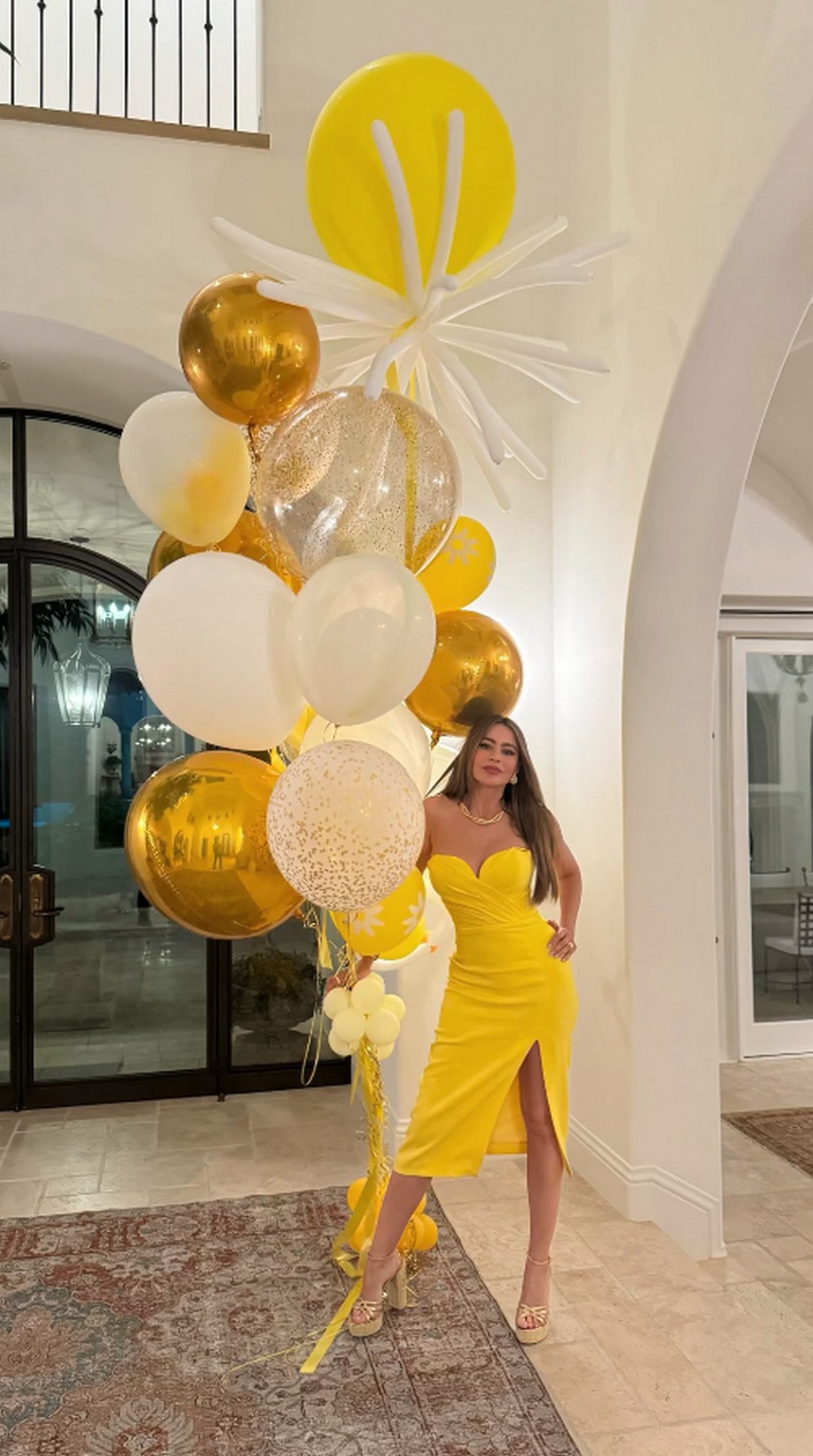 Η Sofia Vergara γιορτάζει τα 52α της γενέθλια