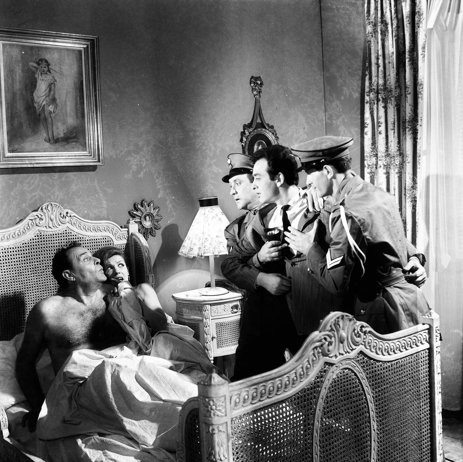 Από τη θρυλική ταινία της Φίνος Φιλμ "Η βίλλα των οργίων"