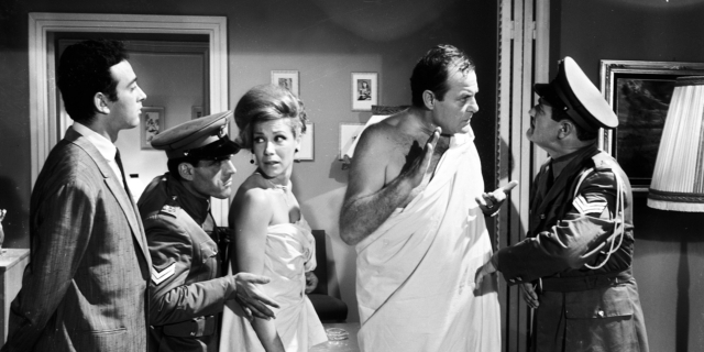 Από τη θρυλική ταινία της Φίνος Φιλμ "Η βίλλα των οργίων"