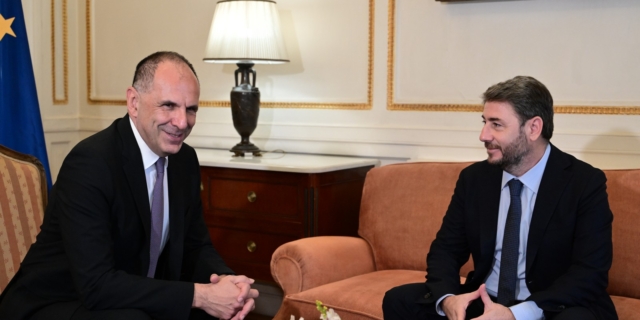 Ενημέρωση από τον υπουργό Εξωτερικών Γιώργο Γεραπετρίτη του προέδρου του ΠΑΣΟΚ - Κινήματος Αλλαγής Νίκου Ανδρουλάκη