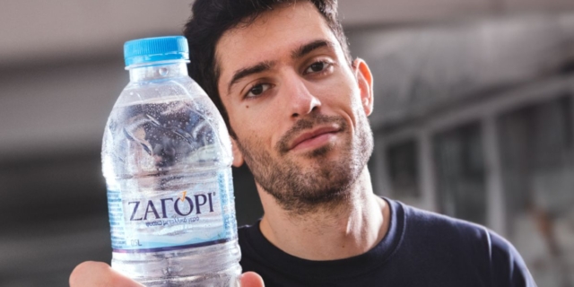 Ο Μίλτος Τεντόγλου δεν βλέπει το τώρα, βλέπει το αύριο – και το πάει τέρμα
