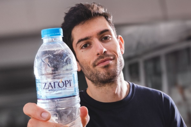 Ο Μίλτος Τεντόγλου δεν βλέπει το τώρα, βλέπει το αύριο – και το πάει τέρμα