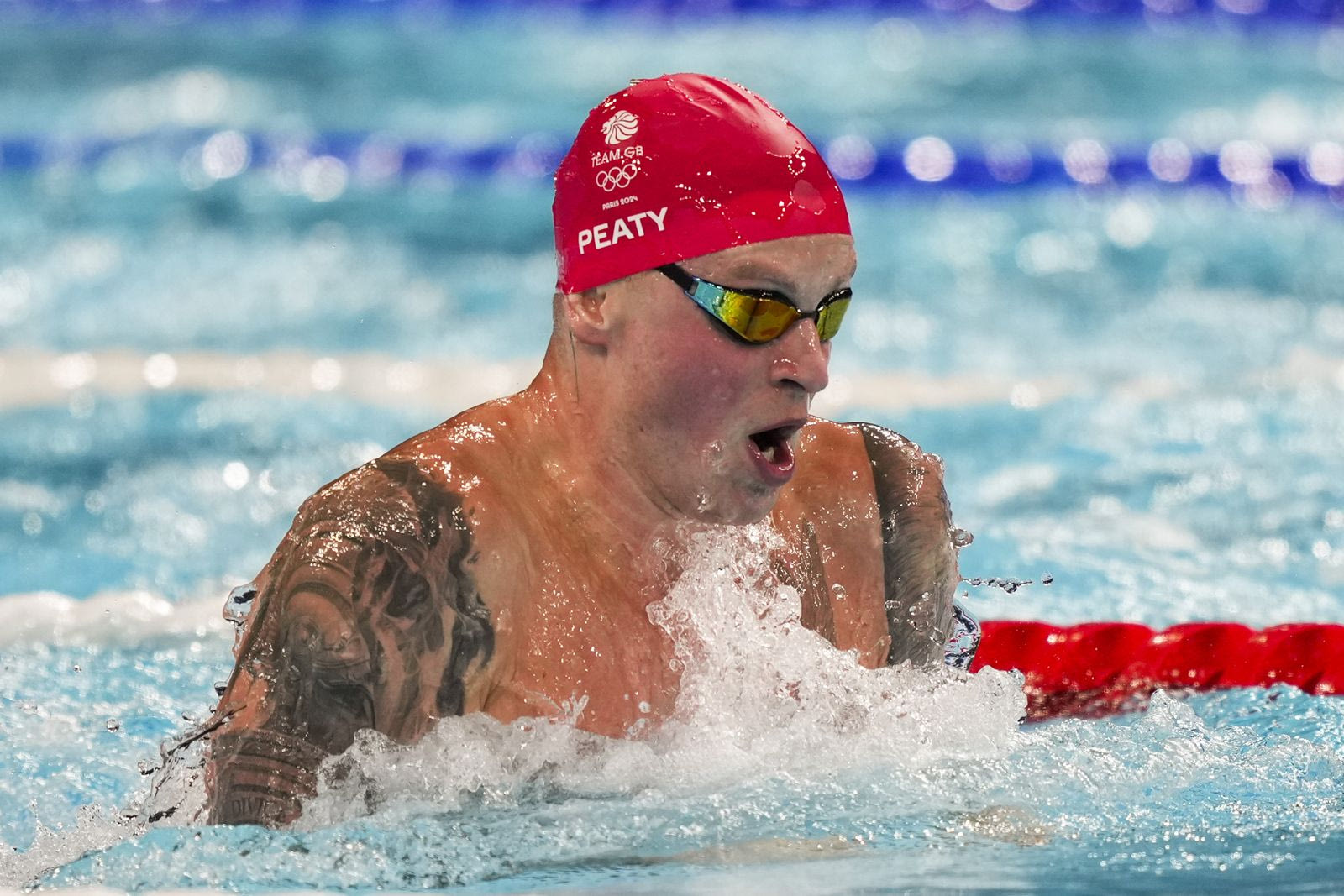 Ο Βρετανός Άνταμ Πίτι στον τελικό των 100 μέτρων πρόσθιο των ανδρών στους Ολυμπιακούς Αγώνες 2024