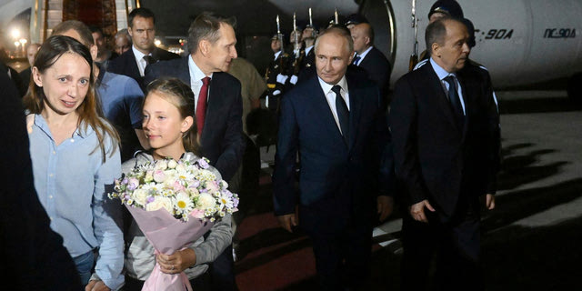 Ανταλλαγή κρατουμένων: Ο Πούτιν χαιρέτισε τα παιδιά Ρώσων κατασκόπων στα ισπανικά και εκείνα δεν ήξεραν καν ποιος είναι