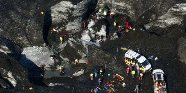 Ομάδες διάσωσης επιχειρούν μετά την κατάρρευση σπηλαίου πάγου, στον παγετώνα Breidamerkurjokull, στη νοτιοανατολική Ισλανδία