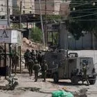 Μέλη των ισραηλινών δυνάμεων περιπολούν σε δρόμο κατά τη διάρκεια στρατιωτικής επιχείρησης