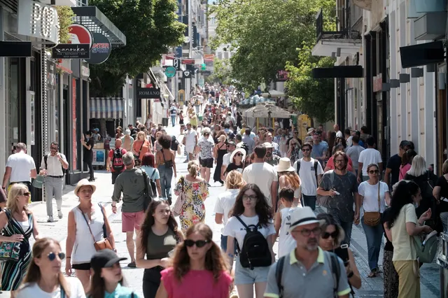 Λιανεμπόριο: Στις εκπτώσεις οι ελπίδες για τζίρους και “φρένο” στον πληθωρισμό