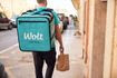 Wolt: Delivery χρησιμοποιεί το 95% των γονέων – Στο 52% η εβδομαδιαία χρήση