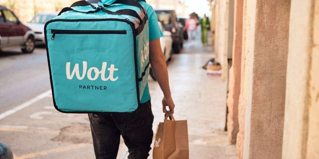 Wolt: Delivery χρησιμοποιεί το 95% των γονέων – Στο 52% η εβδομαδιαία χρήση