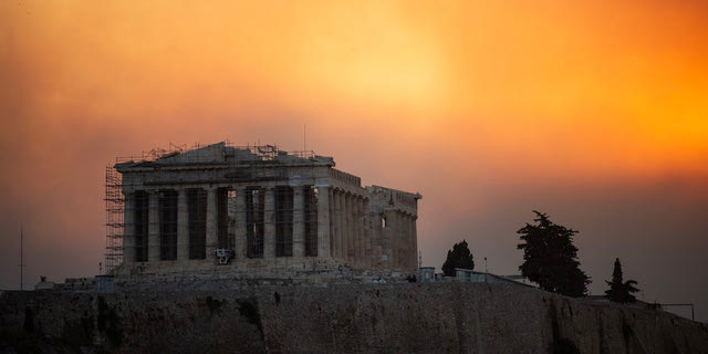 Φωτιά στην Αττική: Πώς θα προφυλάξουμε την υγεία μας από τον καπνό και την στάχτη