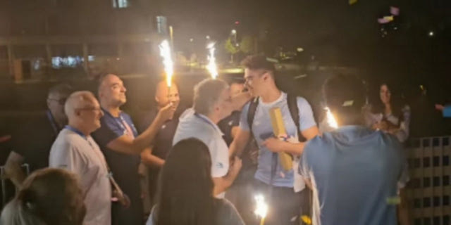 Ολυμπιακοί Αγώνες: Με βεγγαλικά η υποδοχή του Χρήστου στο Ολυμπιακό Χωριό