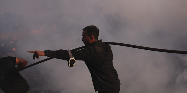 Μάχη με τις φλόγες για τρίτη μέρα στην Αττική – Φόβοι για αναζωπυρώσεις