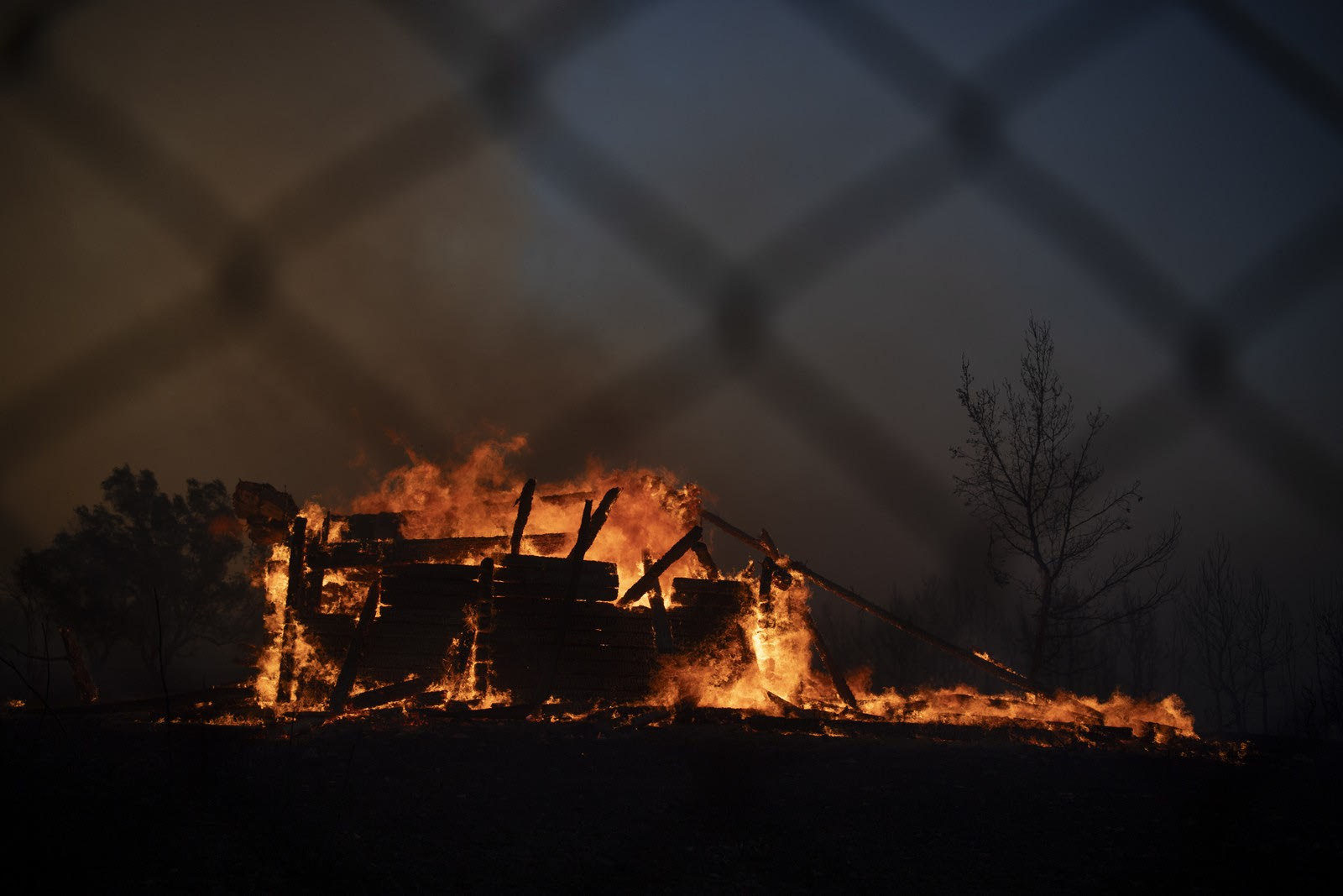 Φωτιά στον Βαρνάβα Αττικής