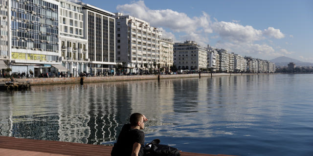 Όταν η φυγή από την Ελλάδα φαντάζει ως η μόνη λύση αξιοπρέπειας…