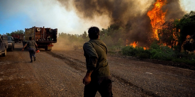 Εύβοια: Νεκρός ηλικιωμένος που υπέστη εγκεφαλικό όταν η φωτιά απείλησε το σπίτι του