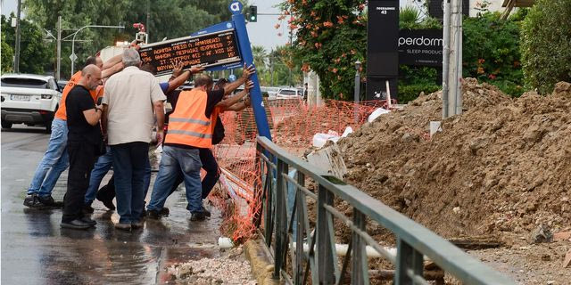Προβλήματα από την κακοκαιρία στην Αττική – Κινητοποίηση της πυροσβεστικής