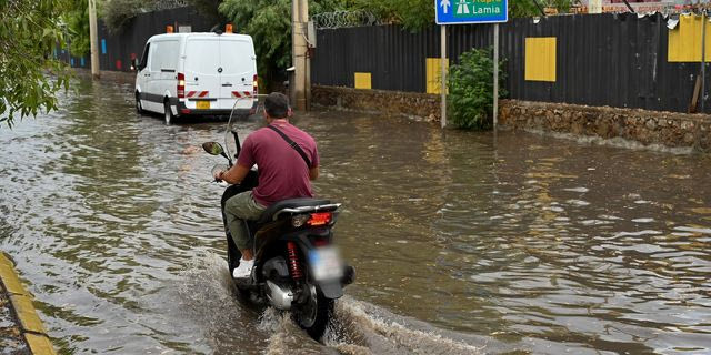 Καιρός: Συνεχίζονται οι βροχές και οι καταιγίδες – Πότε εξασθενούν τα φαινόμενα