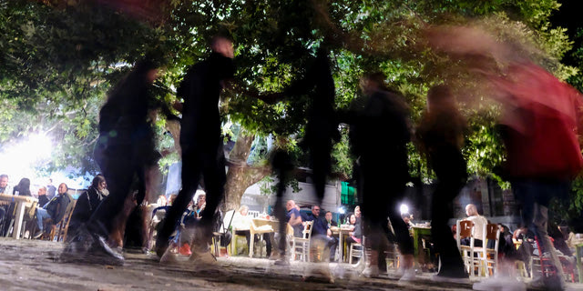 Χορός σε γλέντι. Εικόνα αρχείου