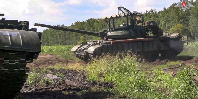 Ρωσικά άρματα μάχης στο Κουρσκ