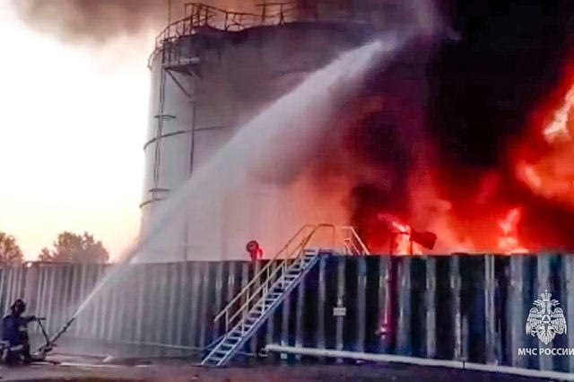 Ρωσία: Πυρκαγιά σε δεξαμενές καυσίμων λόγω ουκρανικής επίθεσης με drones