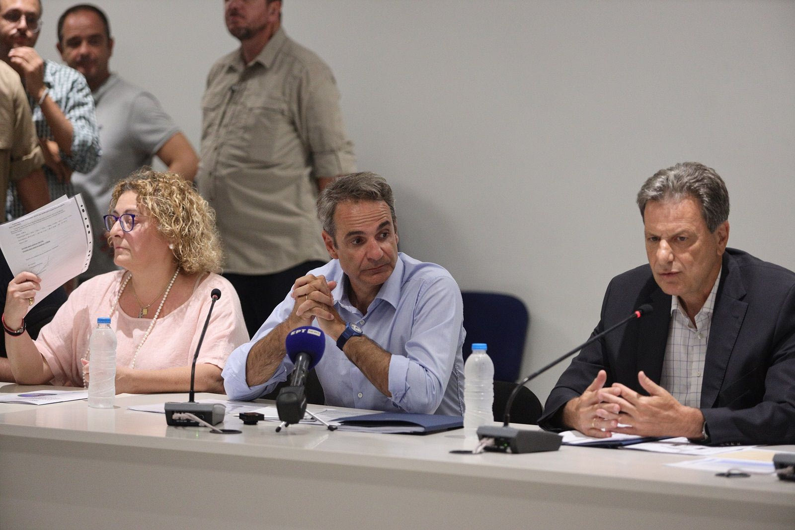 Σύσκεψη υπό τον πρωθυπουργό, Κυριάκο Μητσοτάκη, στο δημοτικό κατάστημα Πεντέλης, μετά τη φωτιά στην Αττική.