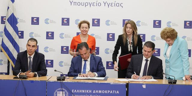 Οι υπουργοί Υγείας Ελλάδας και Κύπρου υπογράφουν τις συμφωνίες για τις μεταμοσχεύσεις