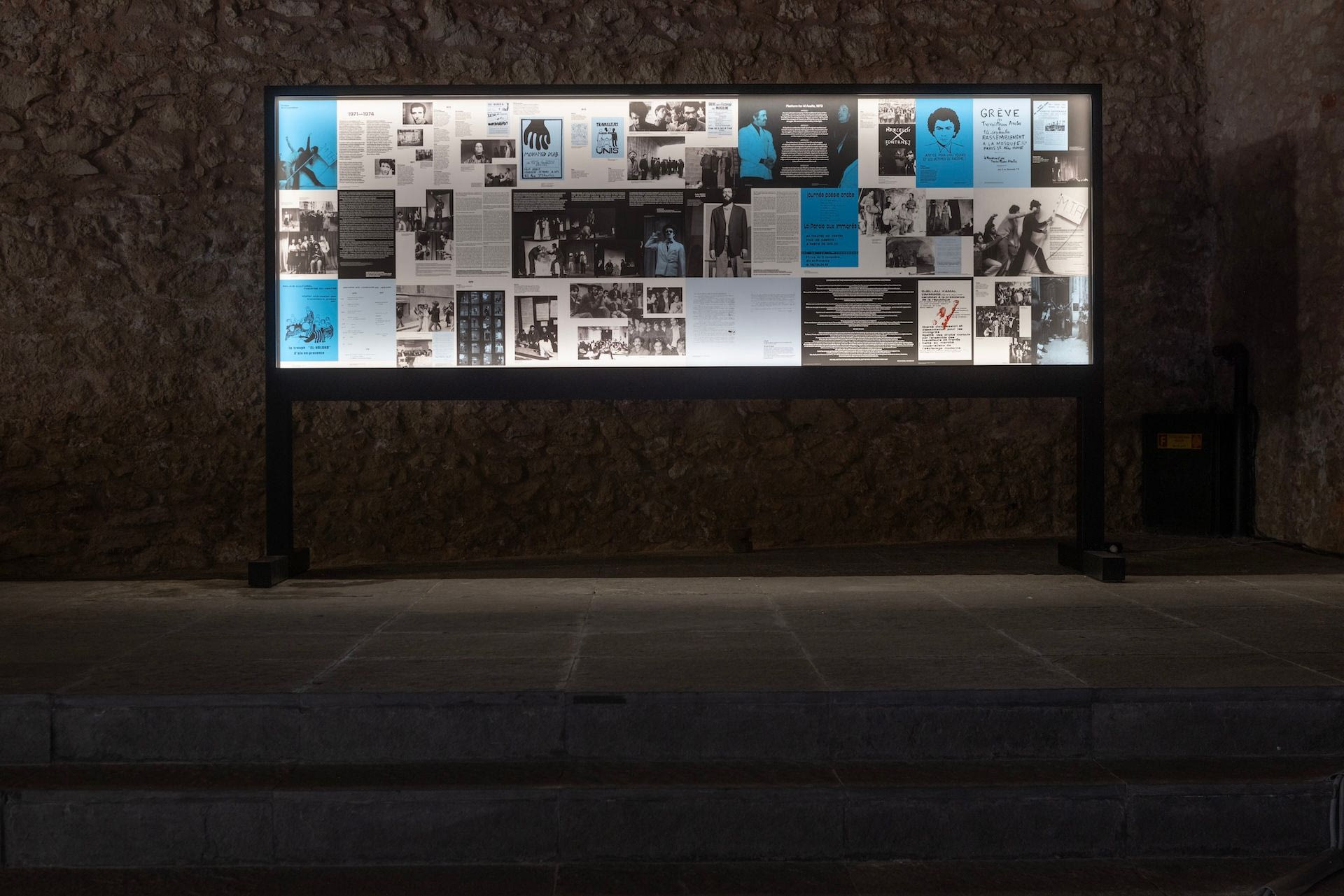 Bouchra Khalili The Circle: Timeline for a Constellation, 2023 Ταπετσαρία Διαστάσεις 317 × 123 εκ. Ευγενική παραχώρηση η καλλιτέχνης και mor charpentier Έργο κατ’ ανάθεση των Sharjah Art Foundation, Luma Foundation και MACBA, Βαρκελώνη