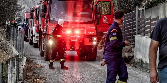 Φωτιά στην Κορινθία: Νέες εκκενώσεις οικισμών – Κοντά στα σπίτια οι φλόγες