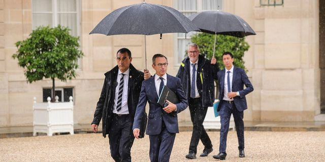 Γαλλία: Πιέσεις της ακροδεξιάς για το μεταναστευτικό εν μέσω οργής για δολοφονία φοιτήτριας