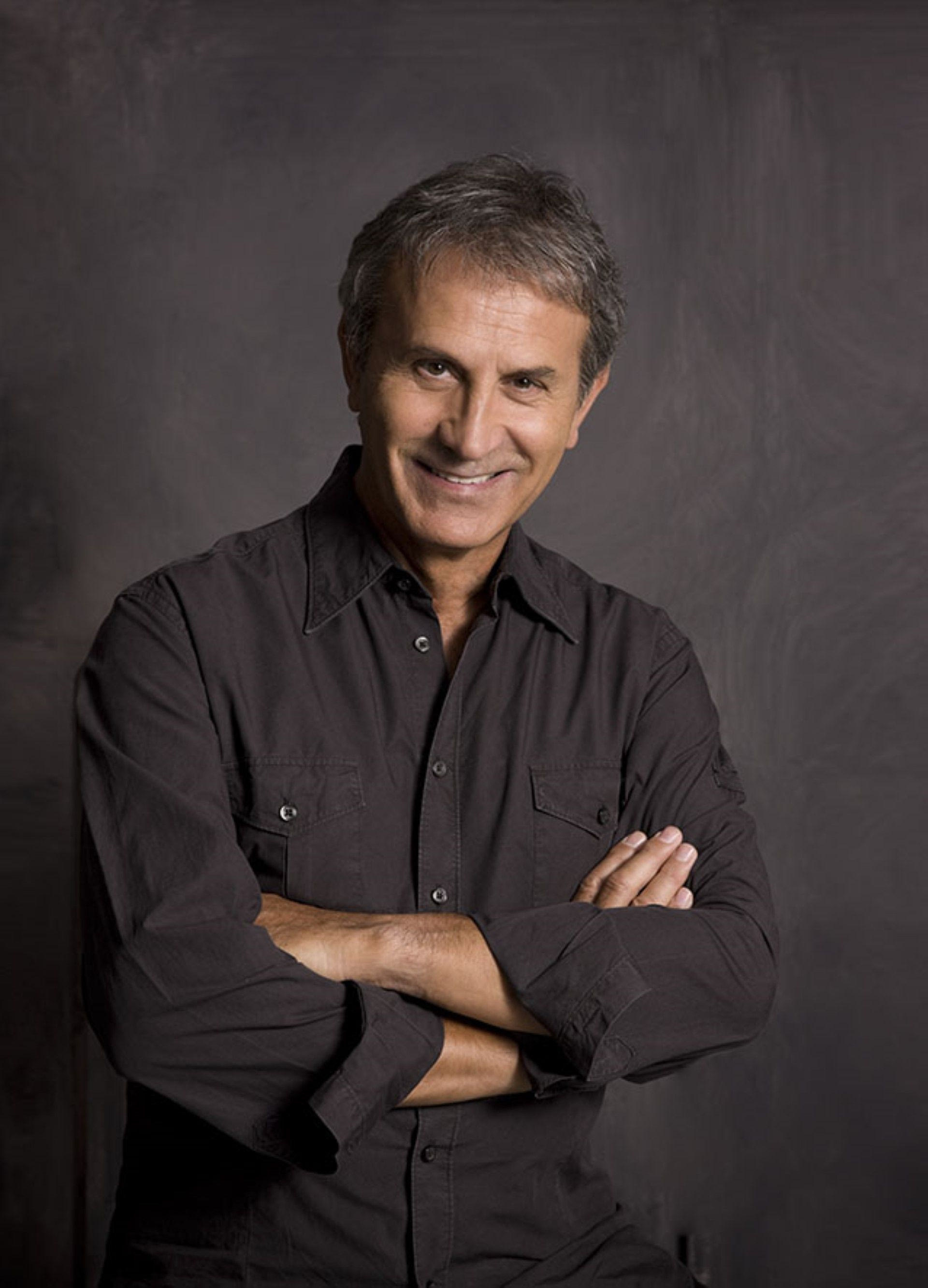 Ο Γιώργος Νταλάρας