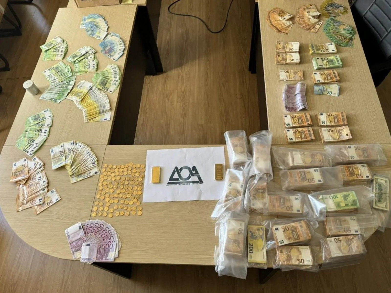 Μέρος των κατασχεθέντων από τις έρευνες για την απάτη σε βάρος του ΕΟΠΥΥ.