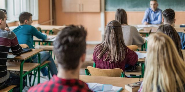 Απλήρωτες υπερωρίες οι εκπαιδευτικοί των ΤΕΓ στο Παρίσι – Πολλά τα κενά
