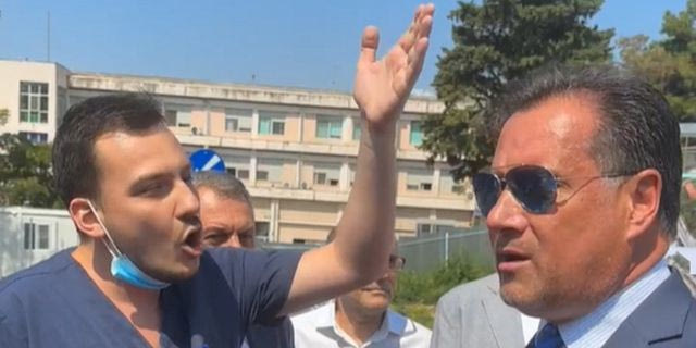 Έντονος διάλογος Γεωργιάδη με γιατρό – “Έχω βαρεθεί τη γκρίνια σας”